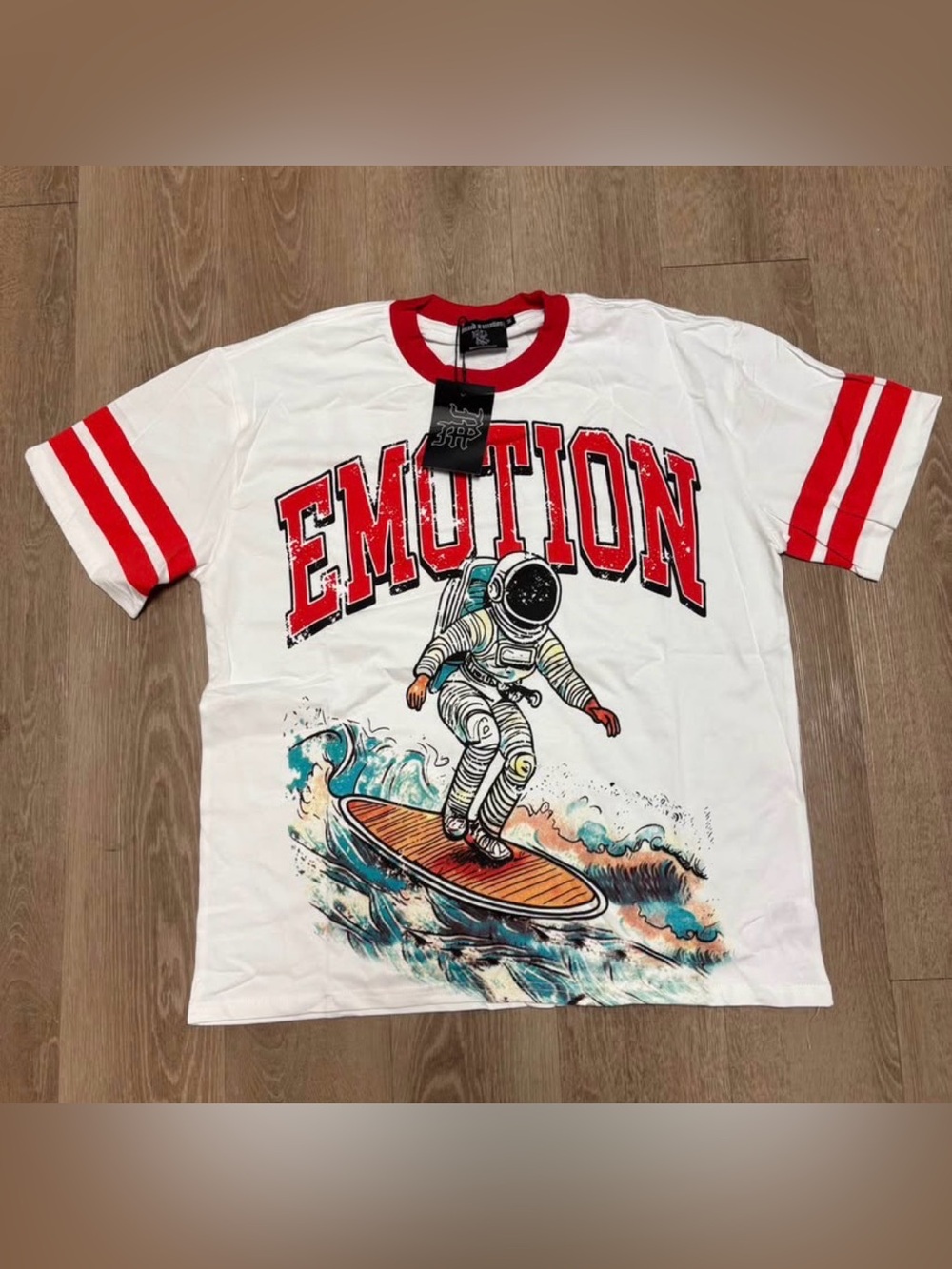 Emotion Graphic Astronaut Surf Tee - White/Red